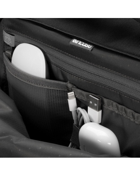 Incase A.R.C Travel Pack - Black