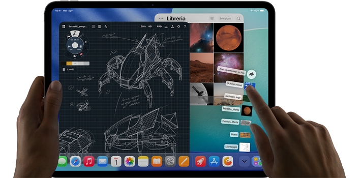 Un iPad Pro, color nero siderale, una mano sinistra regge il dispositivo, una mano destra compie un gesto per organizzare alcune finestre di app aperte, un’app di disegno con schizzi di progetti meccanici, libreria Foto con immagini spaziali e di pianeti, la cartella dei download aperta a ventaglio