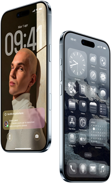 Due iPhone Air, uno mostrato di fronte e uno di lato, profilo sottilissimo, schermata di blocco, schermata Home