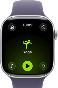 Apple Watch Series 11, cassa in alluminio color argento, allenamento di yoga aperto, lato destro, Digital Crown, cinturino Sport viola nebbia