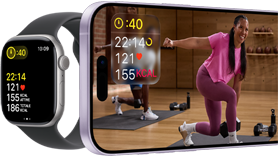 Apple Watch accanto a un iPhone con una lezione di Apple Fitness+ sul display
